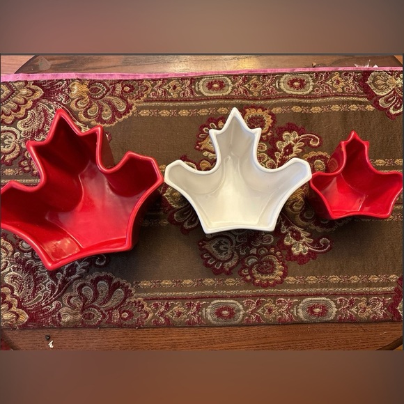 Three Maple Leaf Nestling Bowls.  Red and White. 2009 Boston Warehouse Pottery - Picture 4 of 8